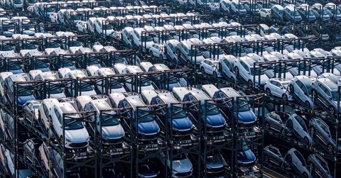 "Involution": Khi Ngành Xe Điện Lún Sâu Vào Vòng Xoáy Giá Rẻ, Và Hóa Đơn Ai Gánh?