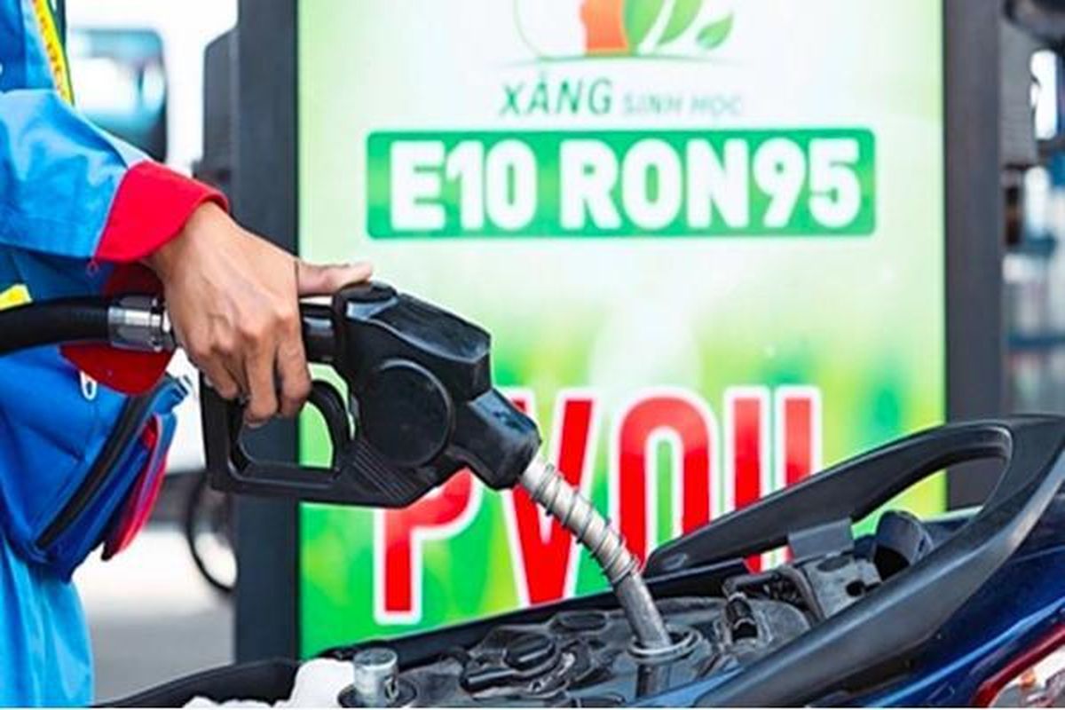 E10 'đổ bộ' rồi đó, mấy bác tài ơi! Nghe tôi dặn vài bí kíp để 'xế cưng' cứ gọi là êm ru! bìa
